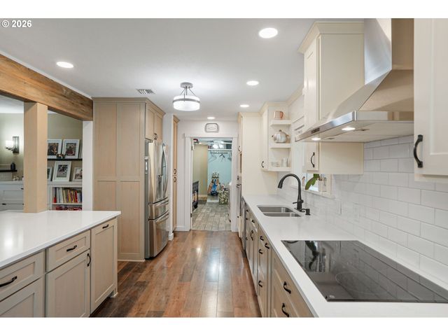 30596 HORSESHOE Dr, Albany, OR 97321