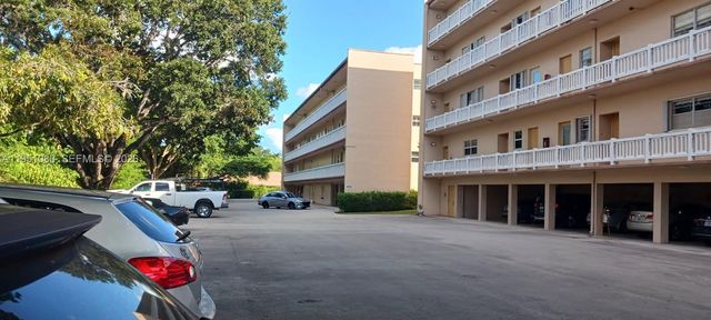 6731 Cypress Road 310, Plantation, FL 33317