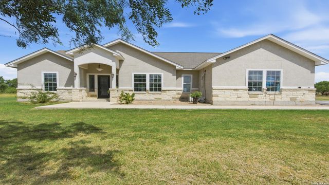 105 Hidden Haven, Floresville, TX 78114