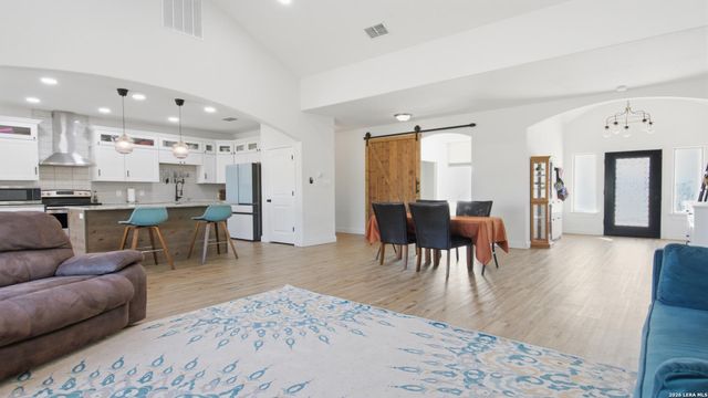 105 Hidden Haven, Floresville, TX 78114