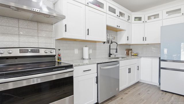105 Hidden Haven, Floresville, TX 78114