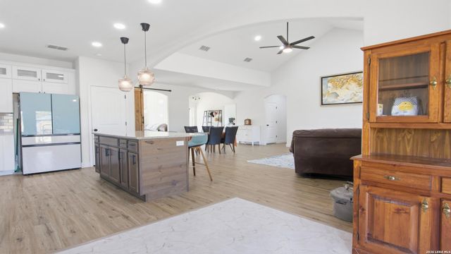 105 Hidden Haven, Floresville, TX 78114