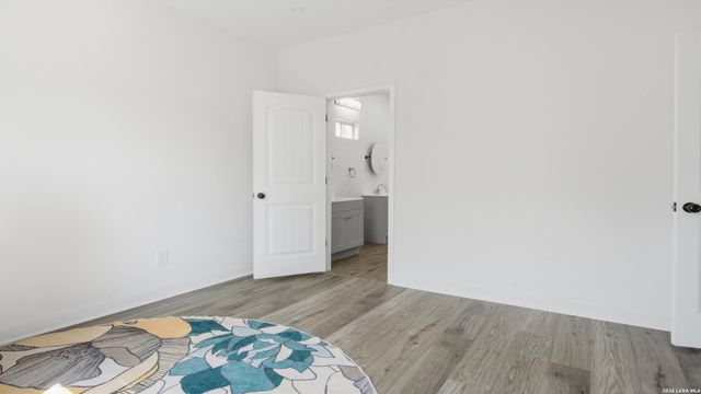 105 Hidden Haven, Floresville, TX 78114