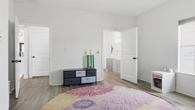 105 Hidden Haven, Floresville, TX 78114