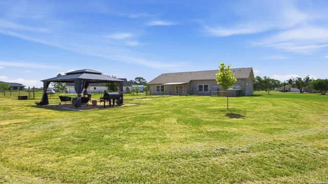 105 Hidden Haven, Floresville, TX 78114