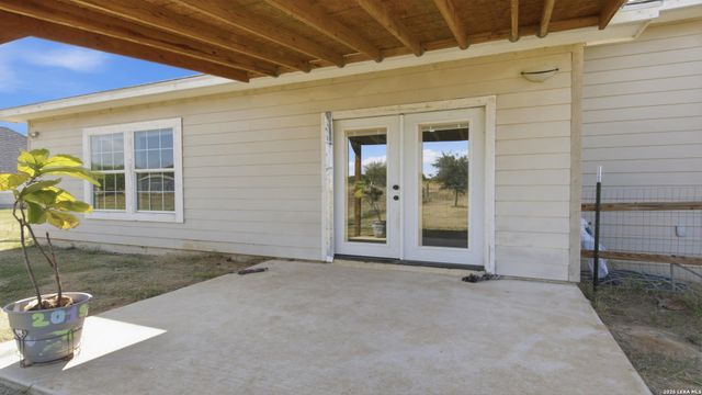 105 Hidden Haven, Floresville, TX 78114