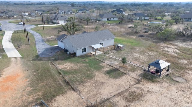 105 Hidden Haven, Floresville, TX 78114