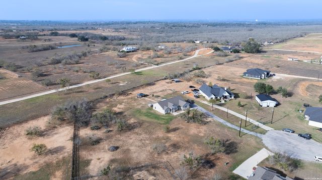 105 Hidden Haven, Floresville, TX 78114