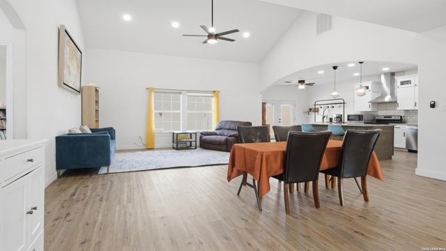 105 Hidden Haven, Floresville, TX 78114