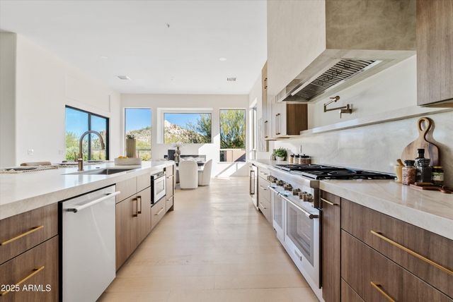 11792 E SAND HILLS Road, Scottsdale, AZ 85255