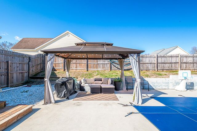 588 Thoroughbred Drive NE, Cleveland, TN 37312