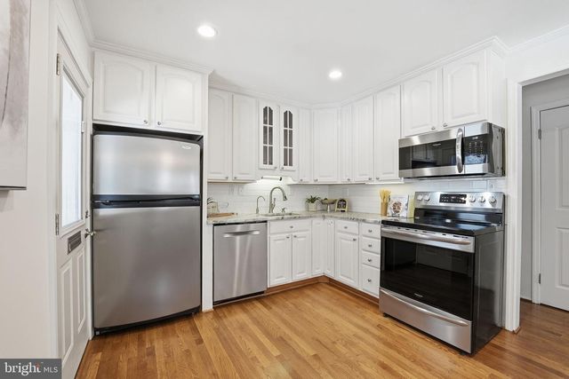 9652 LINDENBROOK ST, Fairfax, VA 22031