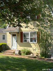 687-689 West Main Street, Branford, CT 06405