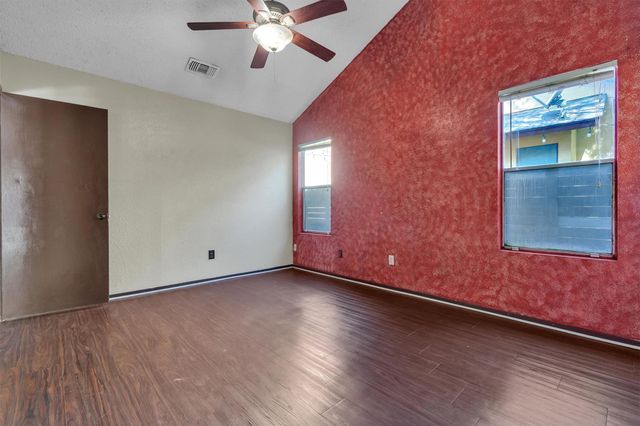 5000 Fontenay DR, Austin, TX 78744