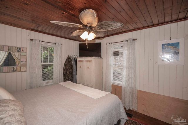 3105 E Lakeview Ave, Pensacola, FL 32503