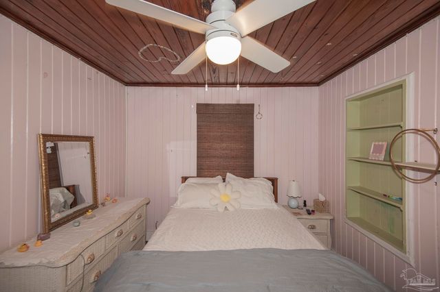 3105 E Lakeview Ave, Pensacola, FL 32503