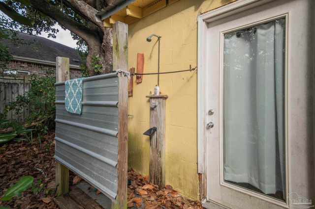 3105 E Lakeview Ave, Pensacola, FL 32503