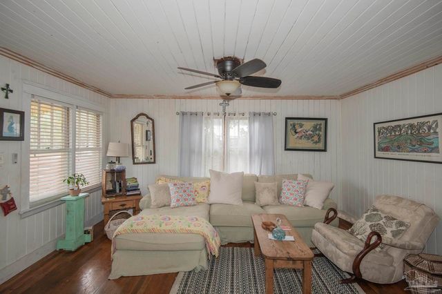 3105 E Lakeview Ave, Pensacola, FL 32503