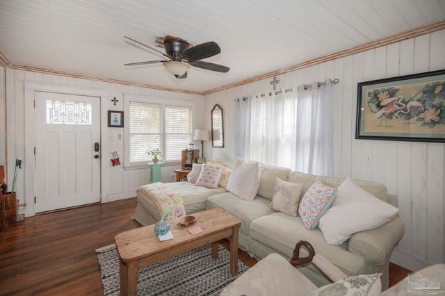 3105 E Lakeview Ave, Pensacola, FL 32503