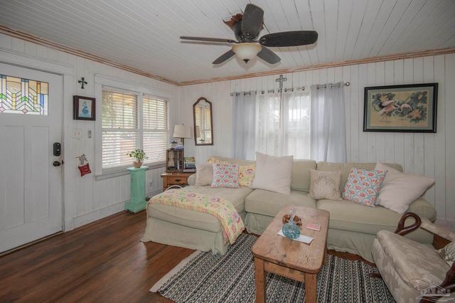 3105 E Lakeview Ave, Pensacola, FL 32503