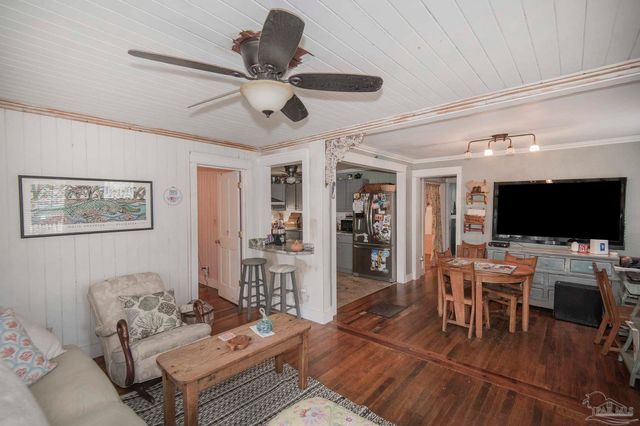 3105 E Lakeview Ave, Pensacola, FL 32503