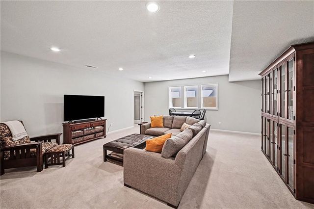 17072 W 168th Place, Olathe, KS 66062