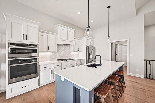 17072 W 168th Place, Olathe, KS 66062