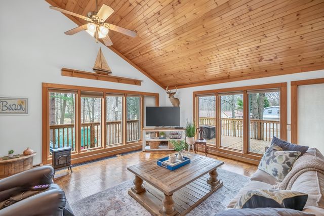 9531 W Silver Lake Road, Golden Twp, MI 49436