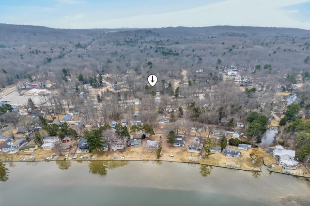 9531 W Silver Lake Road, Golden Twp, MI 49436