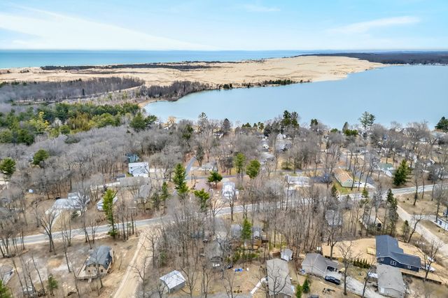 9531 W Silver Lake Road, Golden Twp, MI 49436