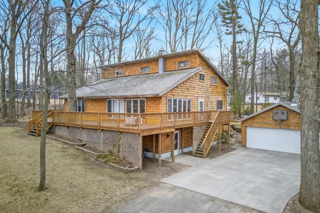 9531 W Silver Lake Road, Golden Twp, MI 49436