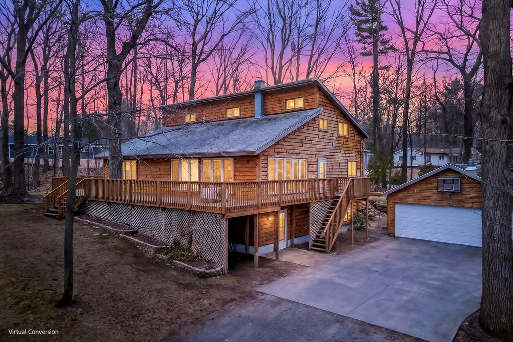 9531 W Silver Lake Road, Golden Twp, MI 49436