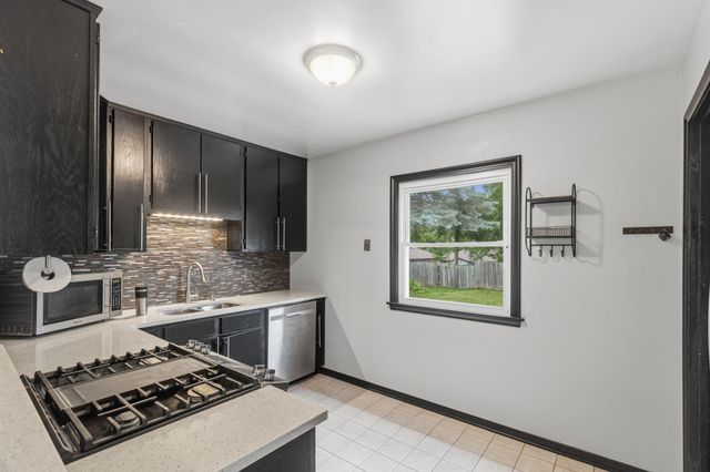 2711 5th Avenue E, North Saint Paul, MN 55109