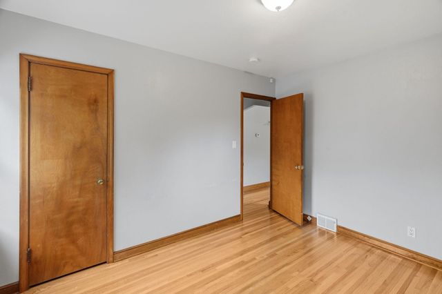 2711 5th Avenue E, North Saint Paul, MN 55109
