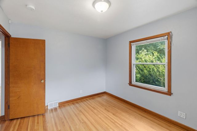 2711 5th Avenue E, North Saint Paul, MN 55109