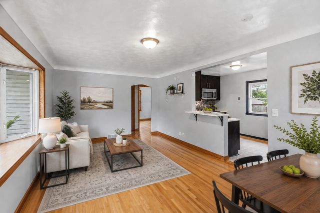 2711 5th Avenue E, North Saint Paul, MN 55109