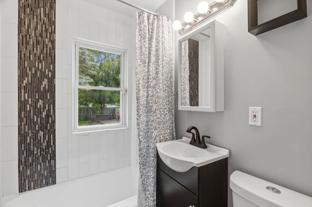 2711 5th Avenue E, North Saint Paul, MN 55109
