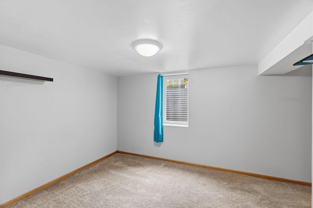 2711 5th Avenue E, North Saint Paul, MN 55109