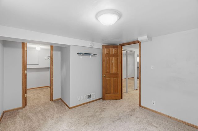 2711 5th Avenue E, North Saint Paul, MN 55109