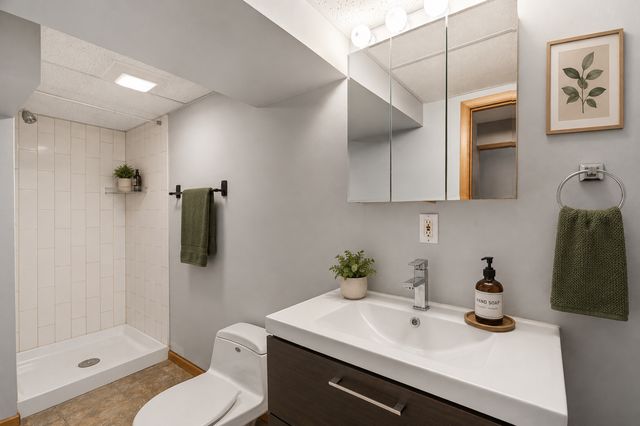 2711 5th Avenue E, North Saint Paul, MN 55109
