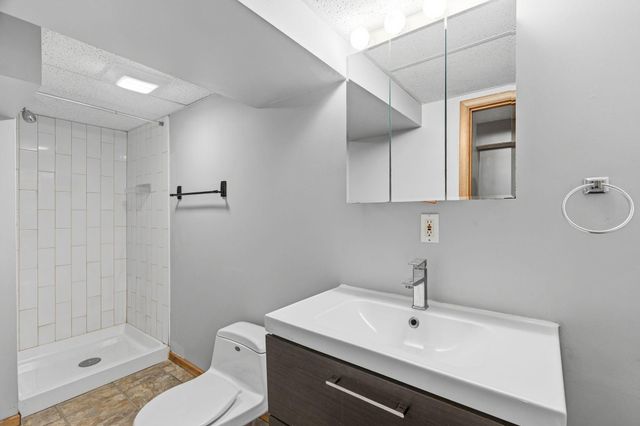 2711 5th Avenue E, North Saint Paul, MN 55109