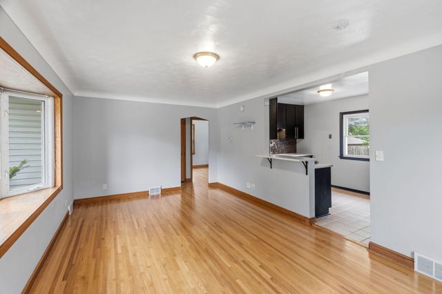 2711 5th Avenue E, North Saint Paul, MN 55109