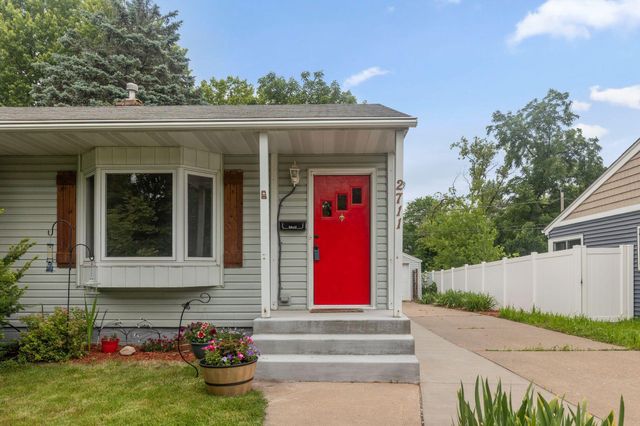 2711 5th Avenue E, North Saint Paul, MN 55109
