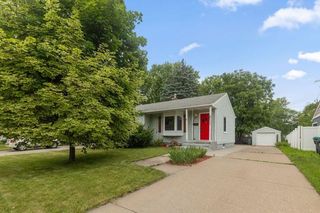 2711 5th Avenue E, North Saint Paul, MN 55109