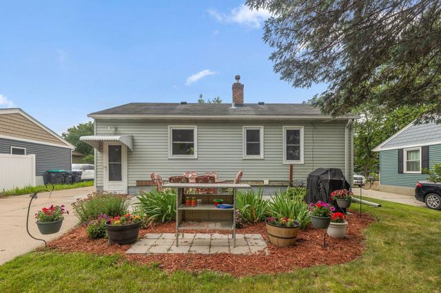 2711 5th Avenue E, North Saint Paul, MN 55109