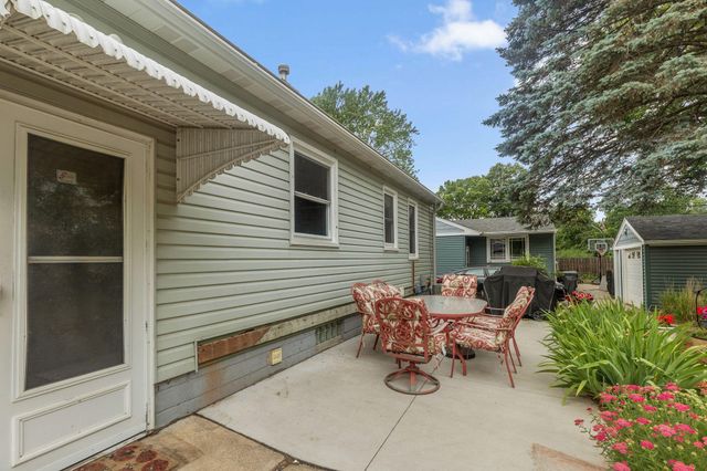 2711 5th Avenue E, North Saint Paul, MN 55109