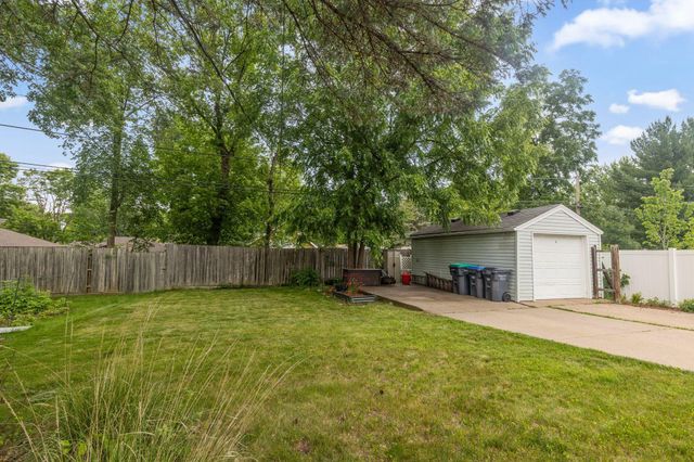 2711 5th Avenue E, North Saint Paul, MN 55109
