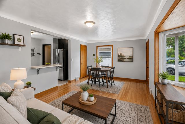 2711 5th Avenue E, North Saint Paul, MN 55109