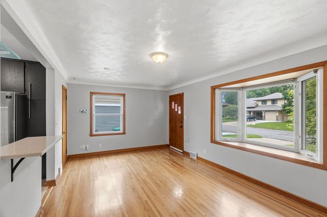 2711 5th Avenue E, North Saint Paul, MN 55109