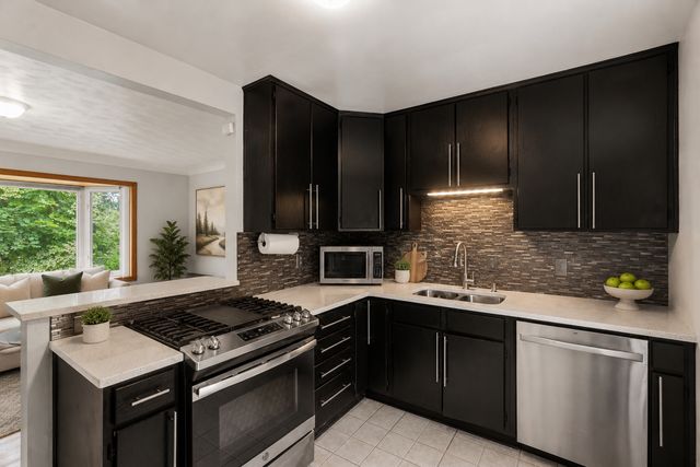2711 5th Avenue E, North Saint Paul, MN 55109